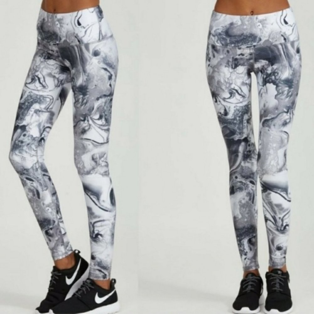 NOLI • Active Gray Marble Print Yoga Leggings